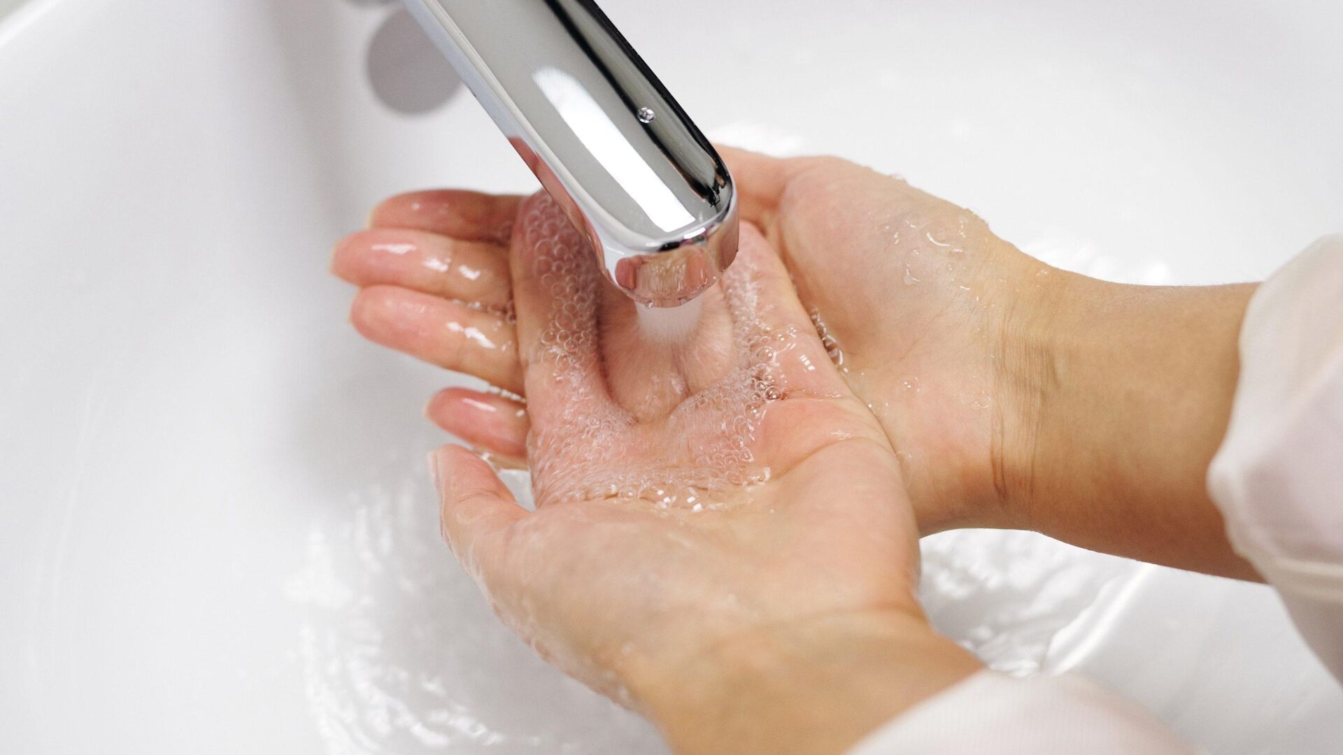 Woman washing her hands with soap 4031825